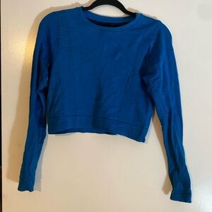 blue long sleeve workout top